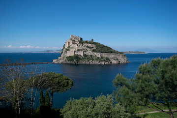 Fototapeta na wymiar fotografia del golfo di Napoli e del castello Aragonese 