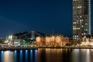 Obraz premium 北九州市の有名な観光地門司港レトロ地区の美しい夜景