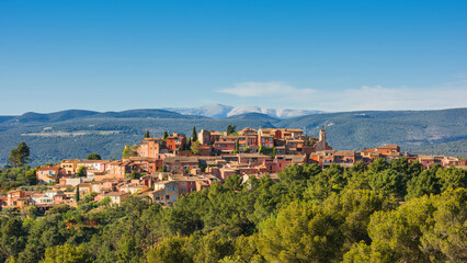 Blick auf Roussillon (Vaucluse), Provence, Frankreich - obrazy, fototapety, plakaty