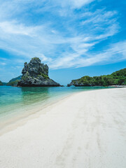 White sand beach rock formation island with turquoise water. Sam Sao Island, Mu Koh Ang Thong, near Samui, Thailand.