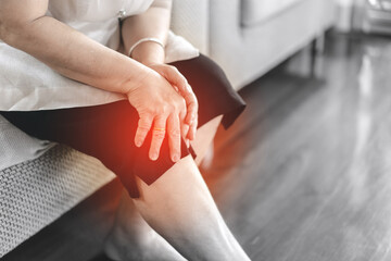 Asian eldetly woman has knee osteoarthritis pain - obrazy, fototapety, plakaty