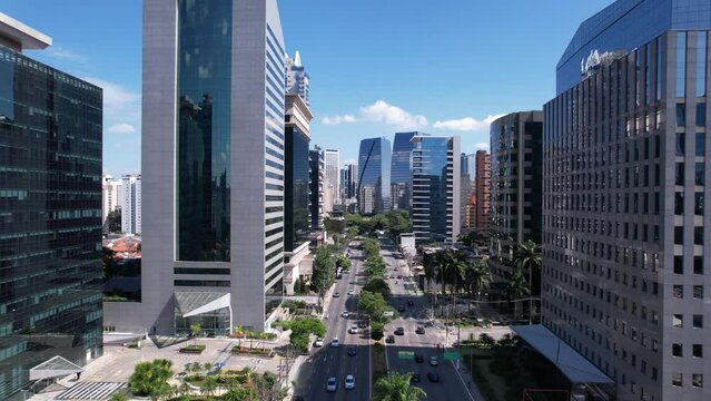Linda vista aérea da avenida JK, em São Paulo, próximo à avenida Faria Lima.