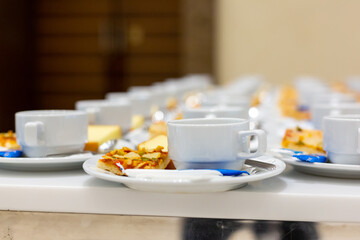 Coffee break for seminar audience in meeting room.