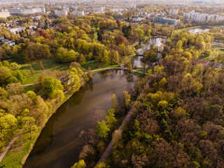 Zielony park i zbiorniki wodne