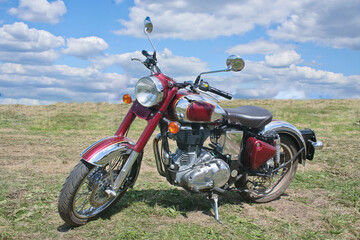 Fototapeta na wymiar Old motorcycle on the field