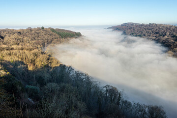 The River Wye totally obscured by mist due to a temperature inversion, seen from the viewpoint of Symonds Yat Rock, Herefordshire, England UK