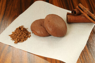 Brazilian cookie called Bread of honey with cinnamon sticks and chocolate powder.
