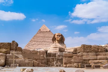 Foto op Canvas The great Sphinx of Giza whose back is dominated by the pyramid of Cheops, second shot. Photo taken in Cairo, Egypt. © kino1493