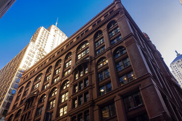 Fototapeta na wymiar An imposing brick building in downtown Chicago 