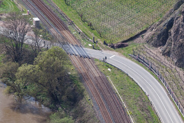 Bahnübergang, Blick vom Rotenfels Bad Münster am Stein-Ebernburg, Rheinland-Pfalz, Deutschland