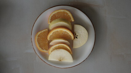 sliced ​​oranges and pears in a fruit plate