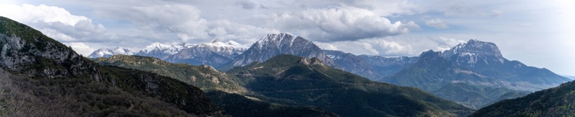 Fototapeta na wymiar Pirineos. valle de Chistau.