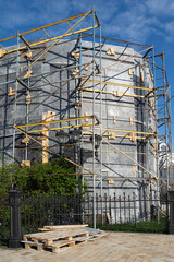 The monument to Bohdan Khmelnytsky is closed with a protective structure