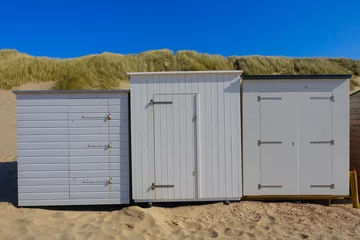 Foto op Plexiglas Little beach cabins at a North Sea © Vincent Andriessen