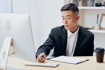 Fototapeta premium man sitting at a desk in front of a computer emotions Lifestyle