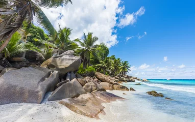 Rolgordijnen Anse Patates in Seychelles © Fyle