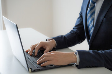 仕事中のビジネスマン