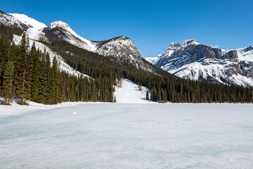 Fototapeta na wymiar Emerald Lake B.C. Canada