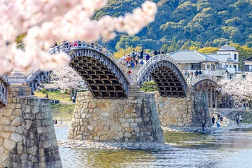 Fotobehang Kintai Brug 桜と錦帯橋　山口県岩国市　Sakura and Kintaikyo Bridge. Yamaguchi-ken Iwakuni city.