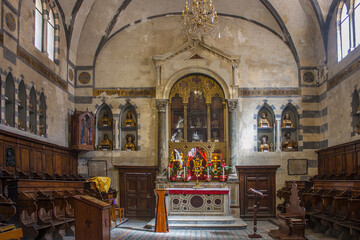 Fototapeta na wymiar Interior of Cathedral of Saint Andrew (Duomo di San Andreas) in Amalfi, Italy