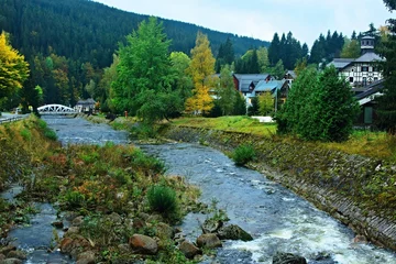 Tschechische Republik-Blick auf die Weiße Brücke über die Elbe in der Stadt Spindleruv Mlyn © bikemp