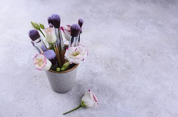 Natural bamboo cosmetic makeup brushes