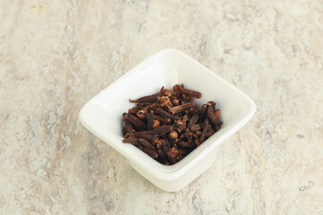 Dry Clove aroma in the bowl