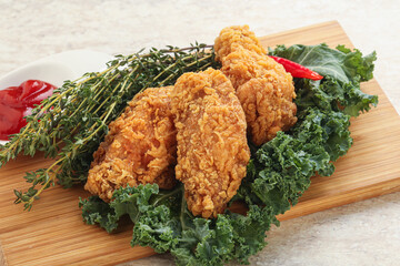 Crispy chicken wings with tomato ketchup