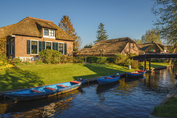 Obraz premium Landscapes of the famous Giethoorn village in Netherlands