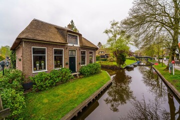 Fototapeta na wymiar Landscapes of the famous Giethoorn village in Netherlands