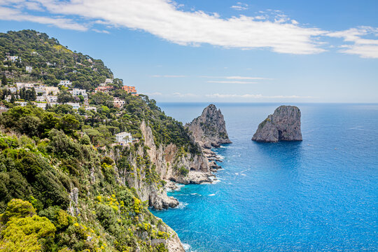 Vue sur la mer depuis les jardins d'auguste à Capri © Gerald Villena