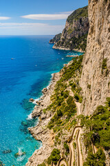 Vue sur la mer depuis les jardins d'auguste à Capri