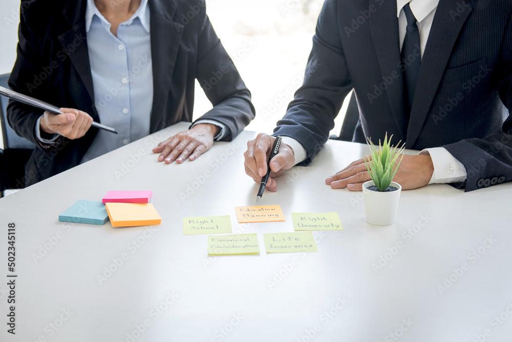 Aufkleber business team executive accounting analyzing and calculation on valuation data investment fund looki