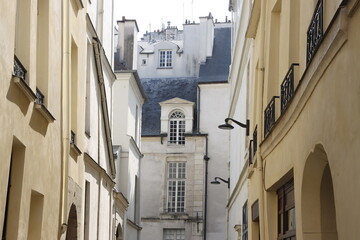 Building in the downtown of Paris