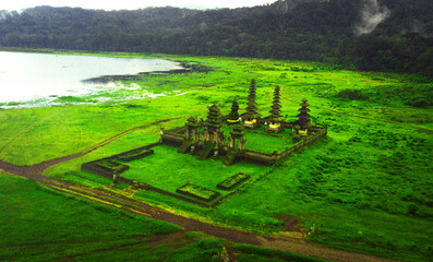Fototapeta premium A temple in Bali in the mountains 