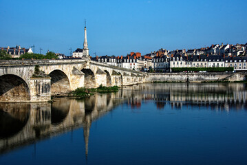 Fototapeta na wymiar Frankreich - Blois - Brücke Jaques Gabriel