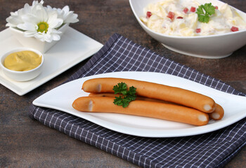 Bockwurst mit Kartoffelsalat.