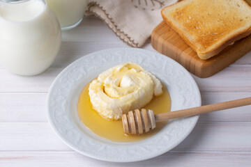 Obraz na płótnie Canvas Turkish Bal Kaymak - Honey and Butter Cream