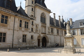 Fototapeta na wymiar Le palais Jacques Coeur, vue de l'extérieur, ville de Bourges, département du Cher, France