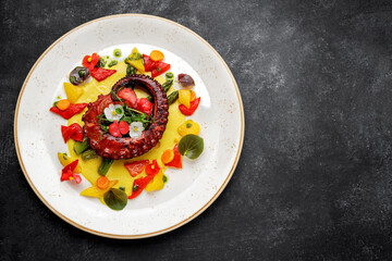 Grilled octopus tentacles with asparagus and sauce