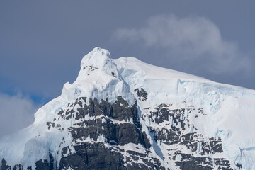 Fototapeta na wymiar Mountaintop in Antarctica