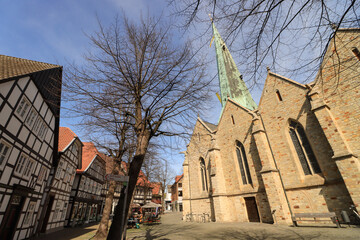 Historisches Delbrück; Kirchplatz mit Pfarrkirche St. Johannes Baptist