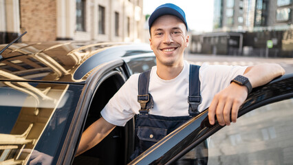 Courier driver express delivery of goods online store
