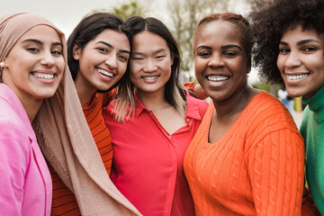 Happy multiracial women smiling on camera - Beautiful diverse friends
