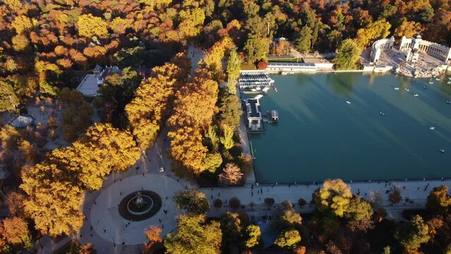Shooting at sunset in the Parque del Retiro.