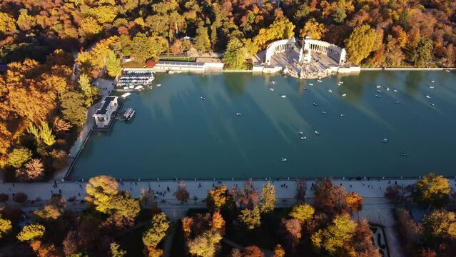 Frontal drone view of the Great Pond of the Retiro Park.