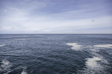 Sea with horizon in the background
