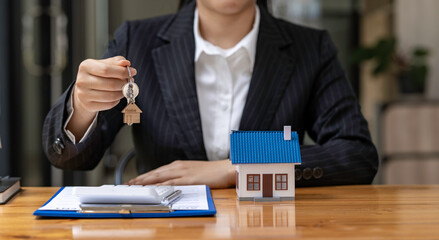 Real estate agent and the customer agree to the contract buy and sell the home have successfully...