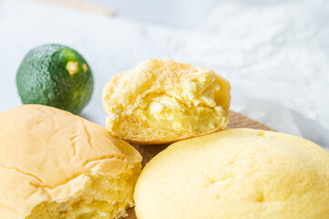 レモンのパンと蒸しケーキ