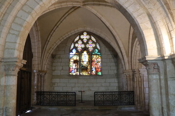 Fototapeta na wymiar L'église catholique Saint Pierre, intérieur de l'église, ville de Bourges, département du Cher, France